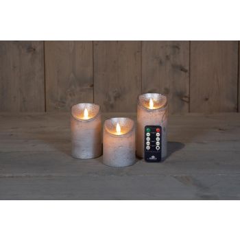 Colección de velas LED de efecto de llama rústico de Anna, juego de 3 piezas de 7,5 cm en color plateado.