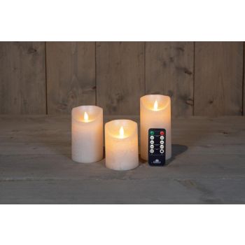 La collezione di candele a LED effetto fiamma rustica di Anna set di 3 pezzi 7,5 cm perla